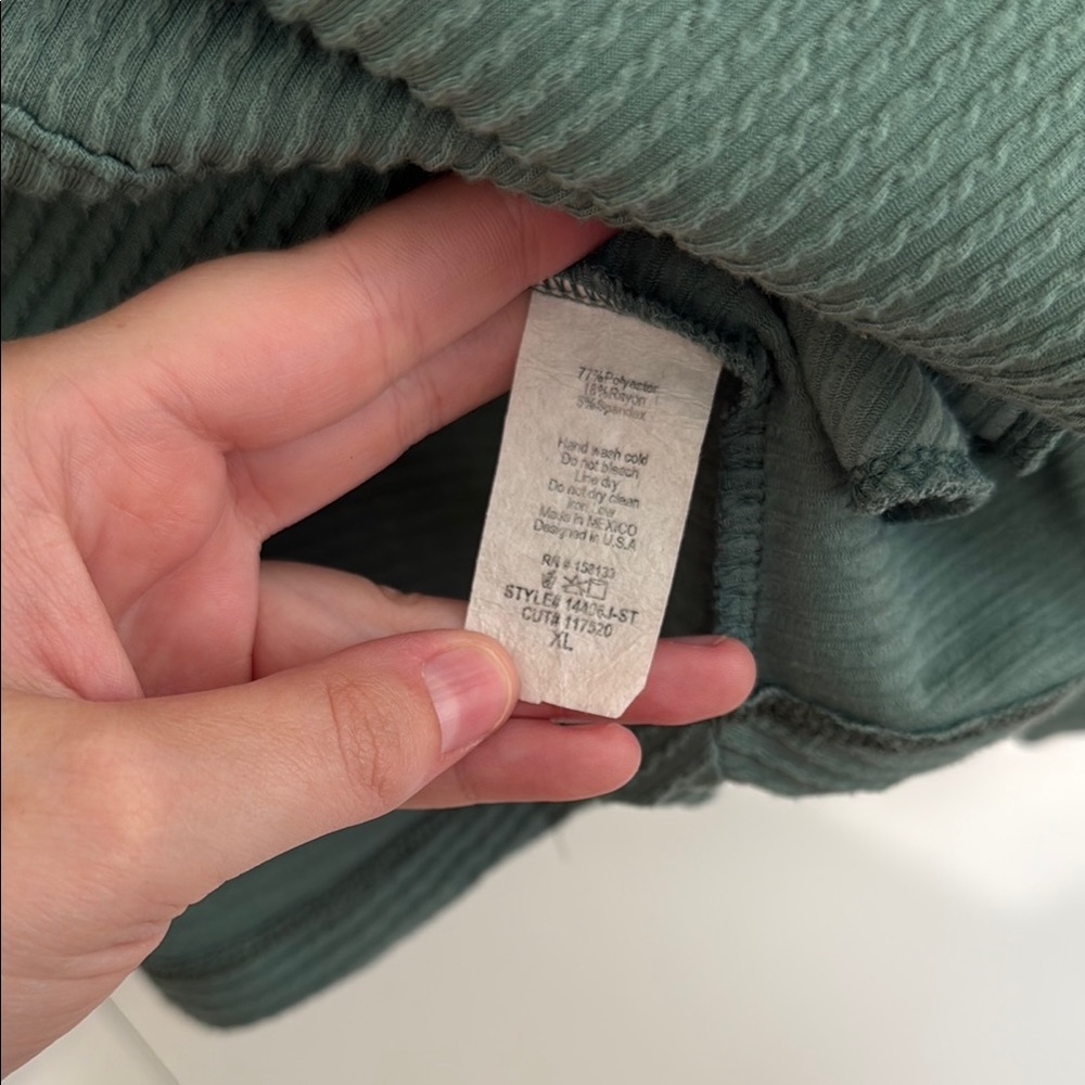 Women’s Green Pullover - Picture 4 of 4